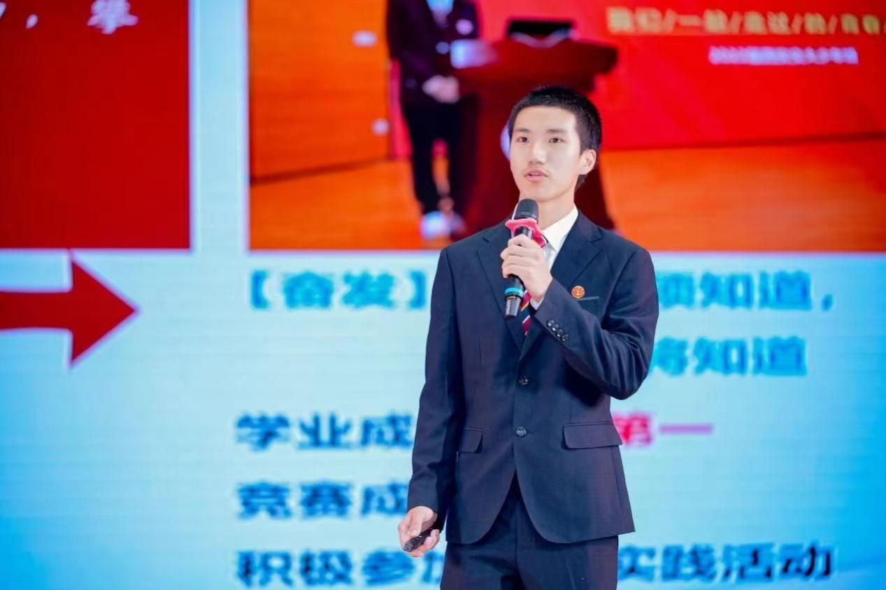 【奋斗点亮青春】优秀学生标兵：胡韬——初